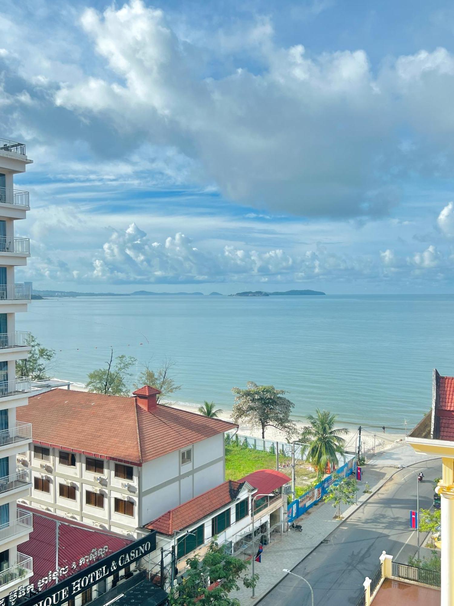 Aristocrat Residence & Hotel Sihanoukville Exterior photo